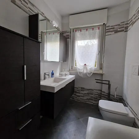 Apartment Iris 2 *