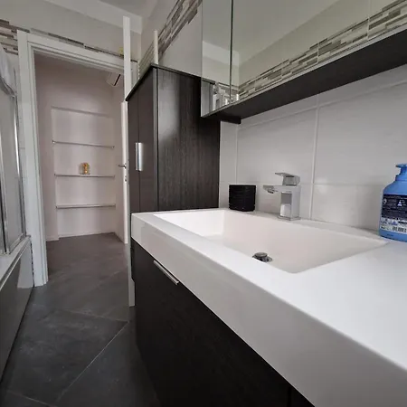 Iris 2 Apartment